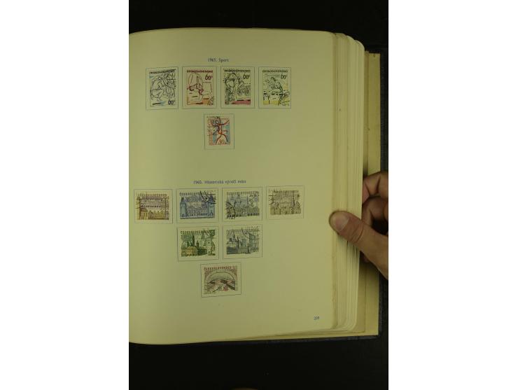 1918/1965, am Anfang meist ungebrauchte und gestempelte Sammlung in 2 Vordruckalben mit einigen Aufdruck- und Flugpost-Ausgab