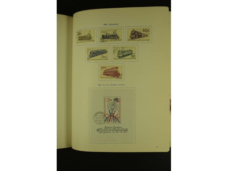 1918/1965, am Anfang meist ungebrauchte und gestempelte Sammlung in 2 Vordruckalben mit einigen Aufdruck- und Flugpost-Ausgab