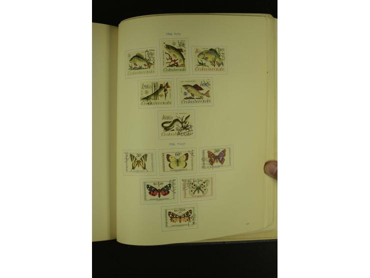1918/1965, am Anfang meist ungebrauchte und gestempelte Sammlung in 2 Vordruckalben mit einigen Aufdruck- und Flugpost-Ausgab