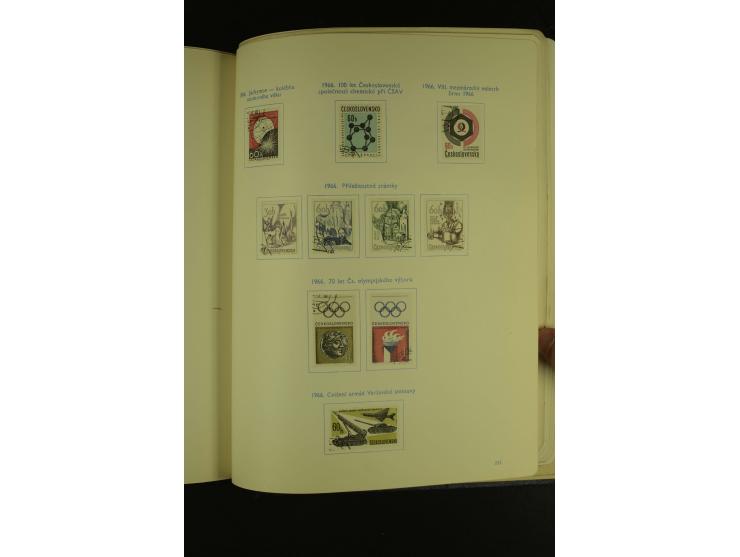 1918/1965, am Anfang meist ungebrauchte und gestempelte Sammlung in 2 Vordruckalben mit einigen Aufdruck- und Flugpost-Ausgab
