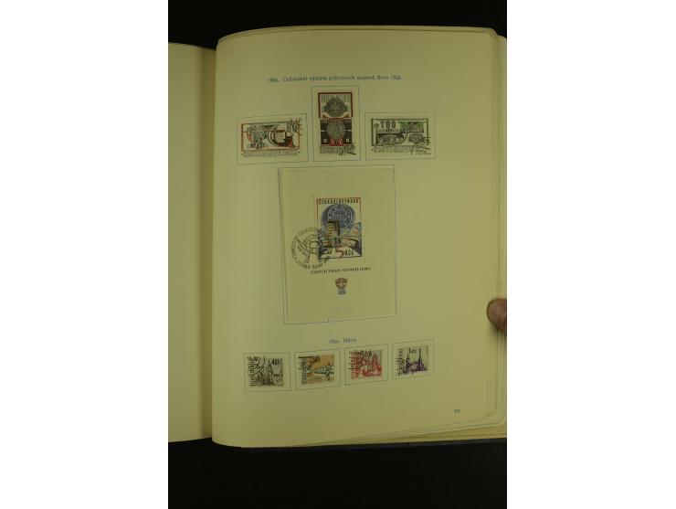 1918/1965, am Anfang meist ungebrauchte und gestempelte Sammlung in 2 Vordruckalben mit einigen Aufdruck- und Flugpost-Ausgab
