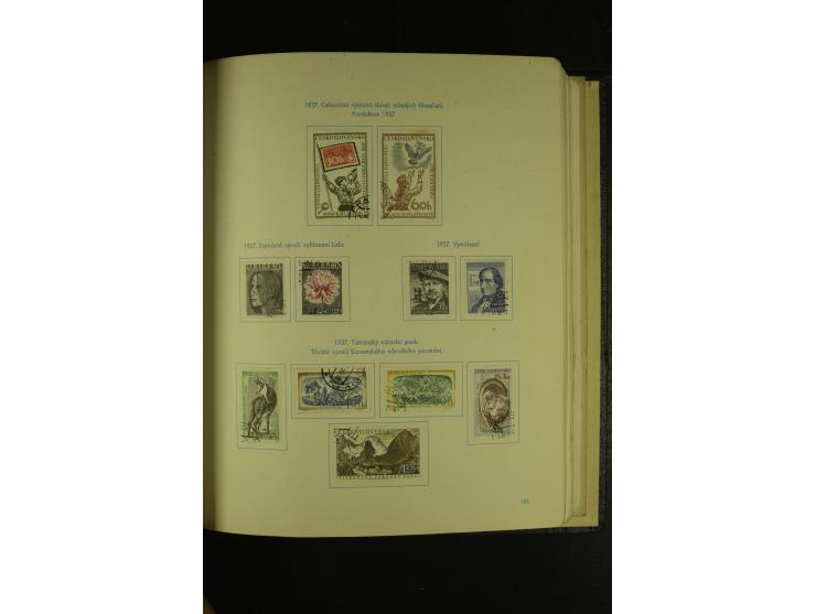 1918/1965, am Anfang meist ungebrauchte und gestempelte Sammlung in 2 Vordruckalben mit einigen Aufdruck- und Flugpost-Ausgab