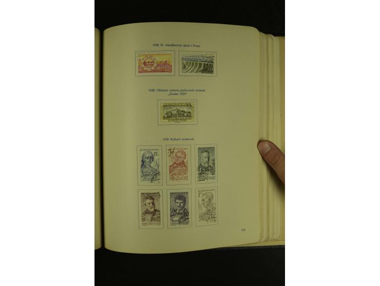 1918/1965, am Anfang meist ungebrauchte und gestempelte Sammlung in 2 Vordruckalben mit einigen Aufdruck- und Flugpost-Ausgab