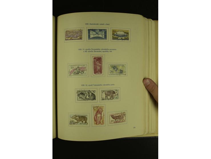 1918/1965, am Anfang meist ungebrauchte und gestempelte Sammlung in 2 Vordruckalben mit einigen Aufdruck- und Flugpost-Ausgab