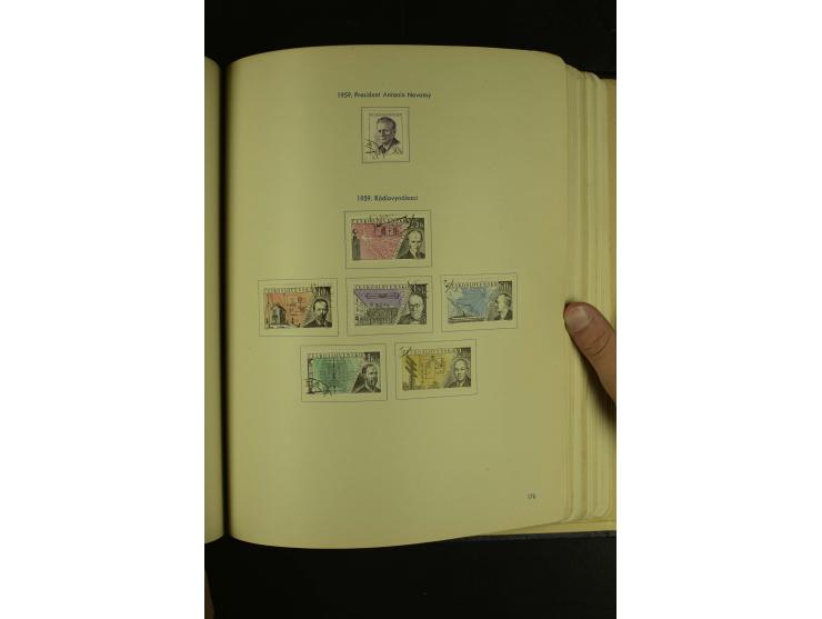 1918/1965, am Anfang meist ungebrauchte und gestempelte Sammlung in 2 Vordruckalben mit einigen Aufdruck- und Flugpost-Ausgab