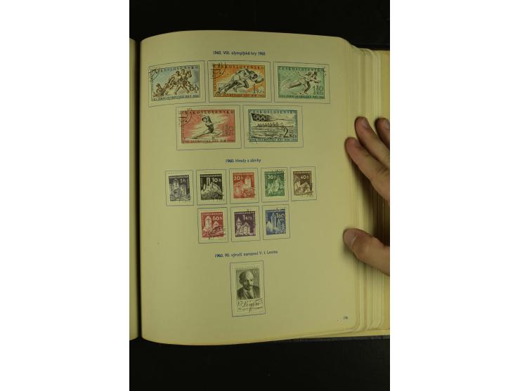 1918/1965, am Anfang meist ungebrauchte und gestempelte Sammlung in 2 Vordruckalben mit einigen Aufdruck- und Flugpost-Ausgab