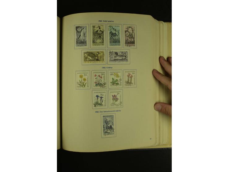 1918/1965, am Anfang meist ungebrauchte und gestempelte Sammlung in 2 Vordruckalben mit einigen Aufdruck- und Flugpost-Ausgab