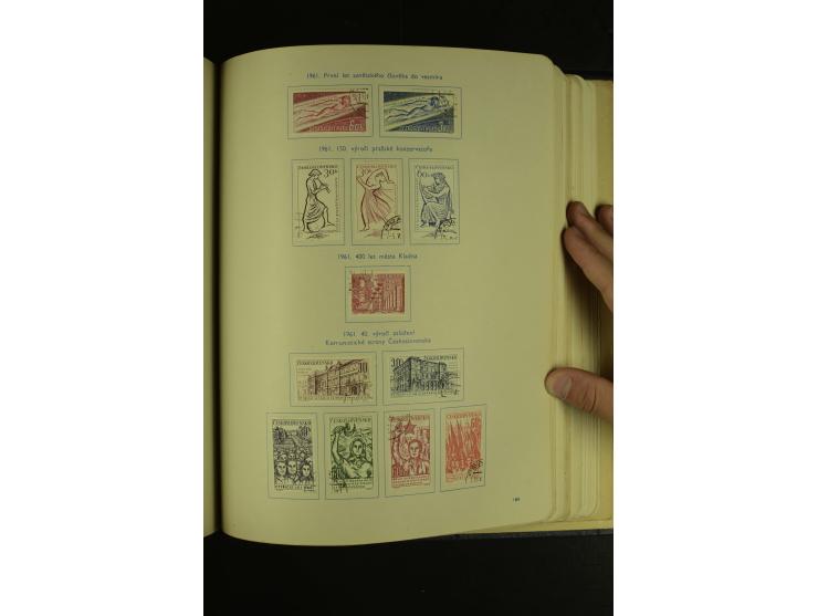 1918/1965, am Anfang meist ungebrauchte und gestempelte Sammlung in 2 Vordruckalben mit einigen Aufdruck- und Flugpost-Ausgab