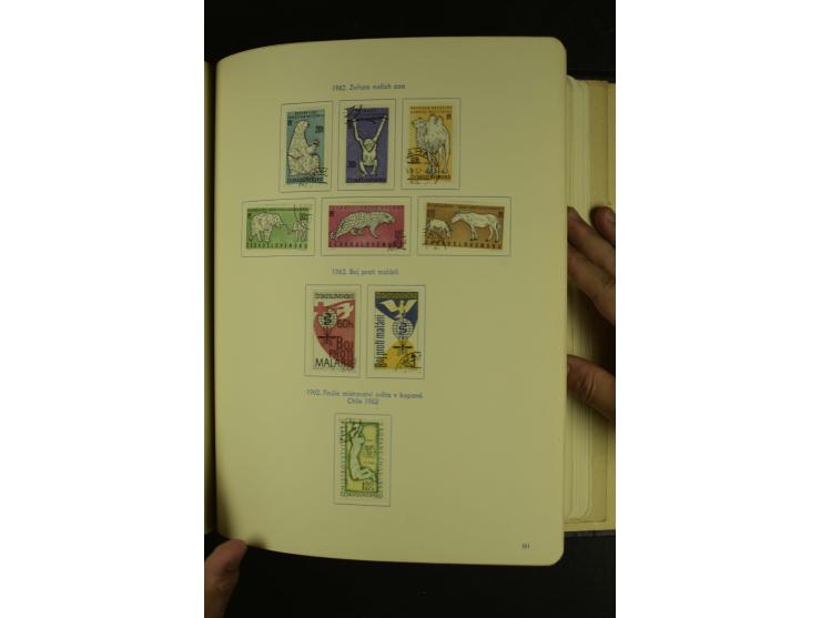 1918/1965, am Anfang meist ungebrauchte und gestempelte Sammlung in 2 Vordruckalben mit einigen Aufdruck- und Flugpost-Ausgab