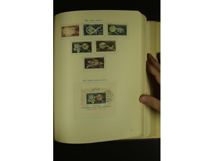 1918/1965, am Anfang meist ungebrauchte und gestempelte Sammlung in 2 Vordruckalben mit einigen Aufdruck- und Flugpost-Ausgab