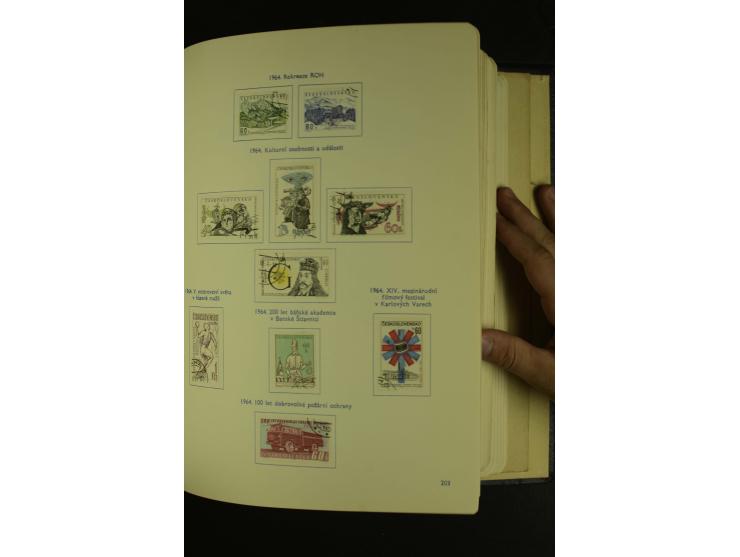 1918/1965, am Anfang meist ungebrauchte und gestempelte Sammlung in 2 Vordruckalben mit einigen Aufdruck- und Flugpost-Ausgab