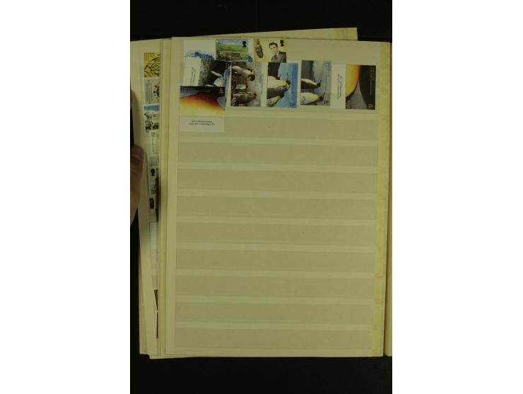 1963/2005, in den Hauptnummern augenscheinlich kpl. postfrische Sammlung bis Anfang 2005, dazu Falkland Despesnecies und Sout