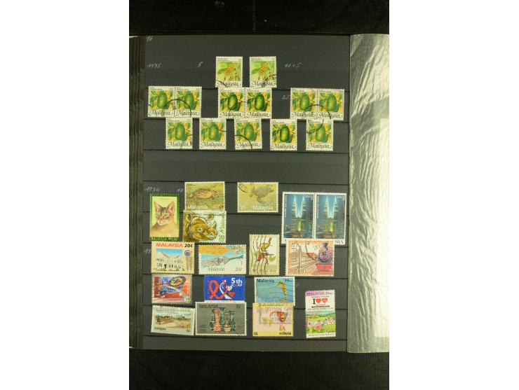 1948/94, postfrische und gestempelte Partie mit Singapur, dabei Malaysia Mi.-Nr. 19-26 in postfrischen Paaren, Doubletten etc