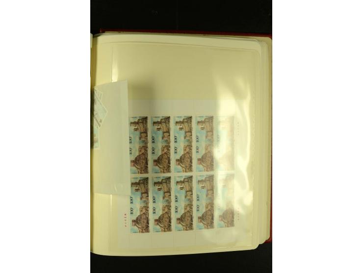 1949/2005, postfrische Sammlung mit u.a. Mi.-Nr. 608-15, 927-34, 948-51, 952-54, 1010-18, 1019, 1025, 1027, 1063-68, 1070-73,