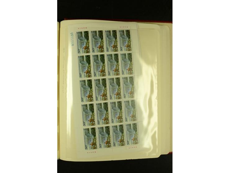 1949/2005, postfrische Sammlung mit u.a. Mi.-Nr. 608-15, 927-34, 948-51, 952-54, 1010-18, 1019, 1025, 1027, 1063-68, 1070-73,