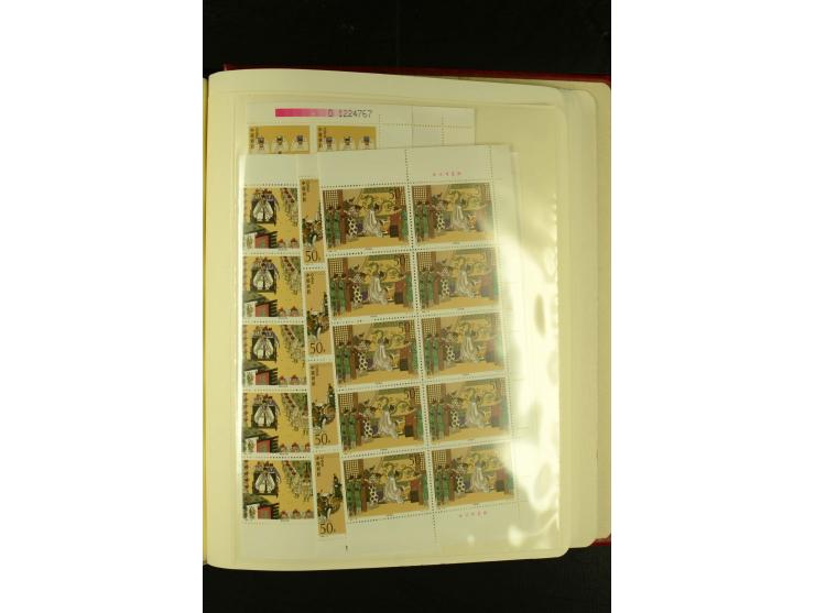 1949/2005, postfrische Sammlung mit u.a. Mi.-Nr. 608-15, 927-34, 948-51, 952-54, 1010-18, 1019, 1025, 1027, 1063-68, 1070-73,