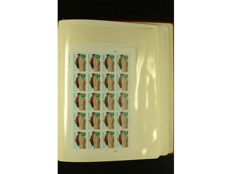 1949/2005, postfrische Sammlung mit u.a. Mi.-Nr. 608-15, 927-34, 948-51, 952-54, 1010-18, 1019, 1025, 1027, 1063-68, 1070-73,