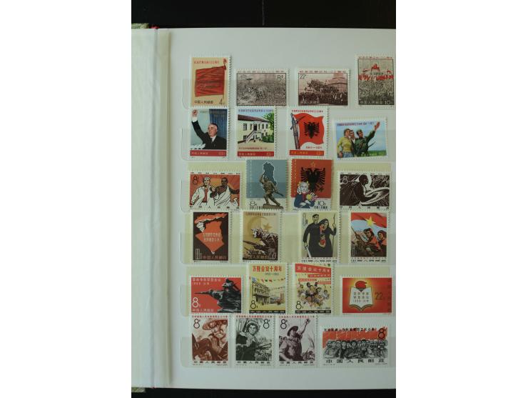 1949/74, postfrische Sammlung mit u.a. Mi.-Nr. 689-98, 1070-73, 1074-82, 1126-31, 1144-47 etc.