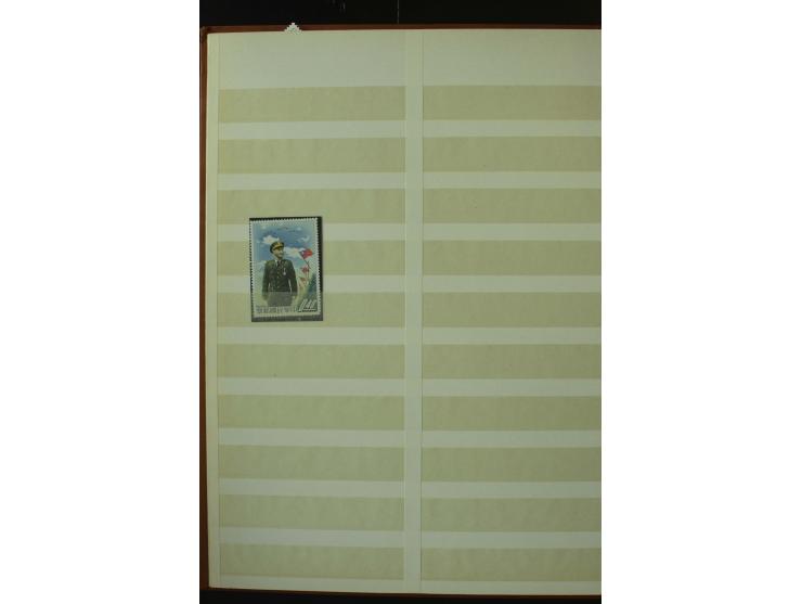 1977/93, postfrische Partie, dabei Blocks und Markenheftchen, außerdem Ganzsachen, Maximumkarten sowie einige Briefe, gute Er