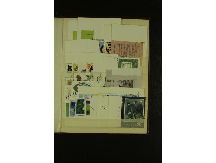1979/89, postfrische Partie mit Blocks im kleinen Einsteckbuch