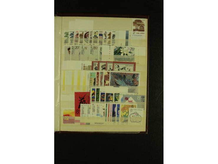 1979/89, postfrische Partie mit Blocks im kleinen Einsteckbuch