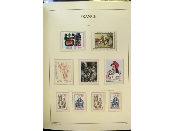 1853/2008, postfrische und ungebrauchte, sehr reichhaltige Sammlung mit u.a. Mi.-Nr. 152, 220-21, 305-11, 321, 326-27, Bl.2 (