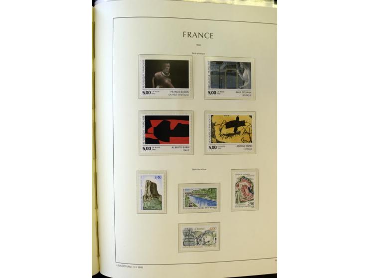 1853/2008, postfrische und ungebrauchte, sehr reichhaltige Sammlung mit u.a. Mi.-Nr. 152, 220-21, 305-11, 321, 326-27, Bl.2 (
