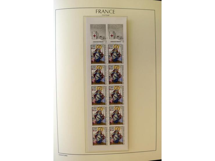 1853/2008, postfrische und ungebrauchte, sehr reichhaltige Sammlung mit u.a. Mi.-Nr. 152, 220-21, 305-11, 321, 326-27, Bl.2 (