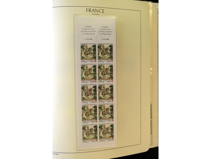 1853/2008, postfrische und ungebrauchte, sehr reichhaltige Sammlung mit u.a. Mi.-Nr. 152, 220-21, 305-11, 321, 326-27, Bl.2 (