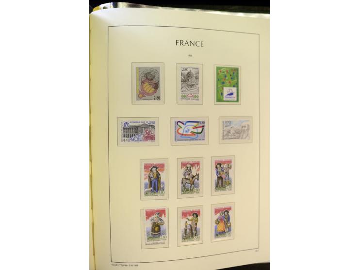 1853/2008, postfrische und ungebrauchte, sehr reichhaltige Sammlung mit u.a. Mi.-Nr. 152, 220-21, 305-11, 321, 326-27, Bl.2 (