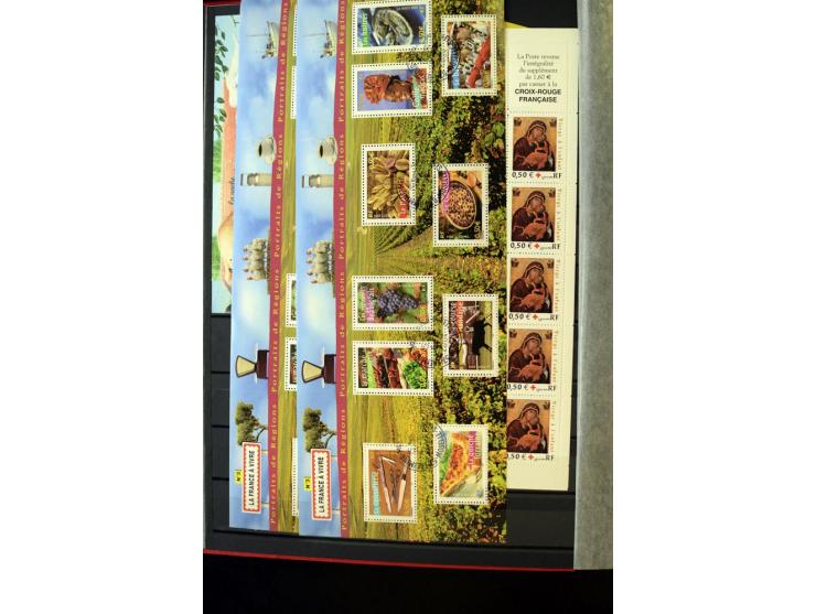1853/2008, postfrische und ungebrauchte, sehr reichhaltige Sammlung mit u.a. Mi.-Nr. 152, 220-21, 305-11, 321, 326-27, Bl.2 (