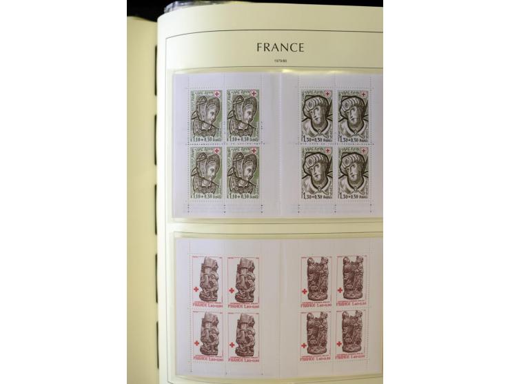 1853/2008, postfrische und ungebrauchte, sehr reichhaltige Sammlung mit u.a. Mi.-Nr. 152, 220-21, 305-11, 321, 326-27, Bl.2 (