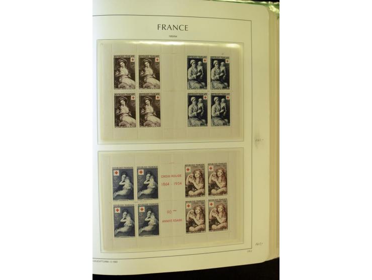 1853/2008, postfrische und ungebrauchte, sehr reichhaltige Sammlung mit u.a. Mi.-Nr. 152, 220-21, 305-11, 321, 326-27, Bl.2 (