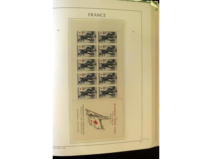 1853/2008, postfrische und ungebrauchte, sehr reichhaltige Sammlung mit u.a. Mi.-Nr. 152, 220-21, 305-11, 321, 326-27, Bl.2 (