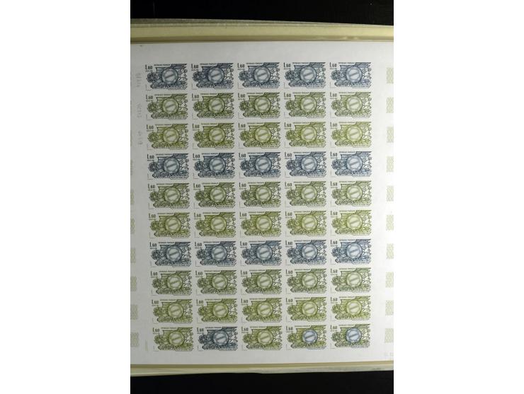 1957/82, postfrische Partie ungezähnter Farb-Probedrucke, fast ausschließlich im kompletten Bogen mit ein- und mehrfarbigen S