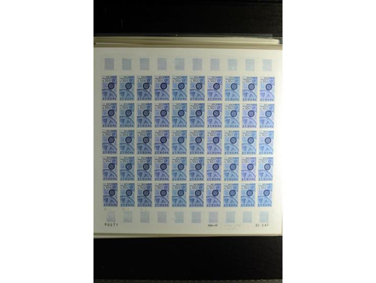 1957/82, postfrische Partie ungezähnter Farb-Probedrucke, fast ausschließlich im kompletten Bogen mit ein- und mehrfarbigen S