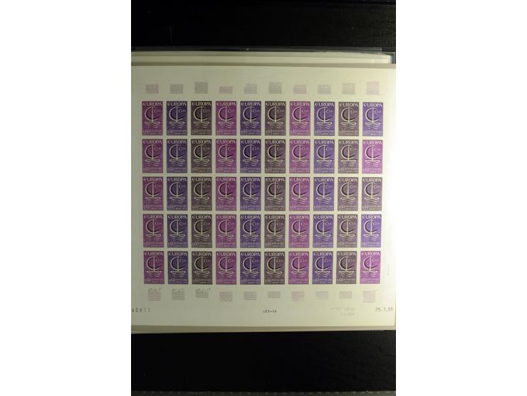 1957/82, postfrische Partie ungezähnter Farb-Probedrucke, fast ausschließlich im kompletten Bogen mit ein- und mehrfarbigen S