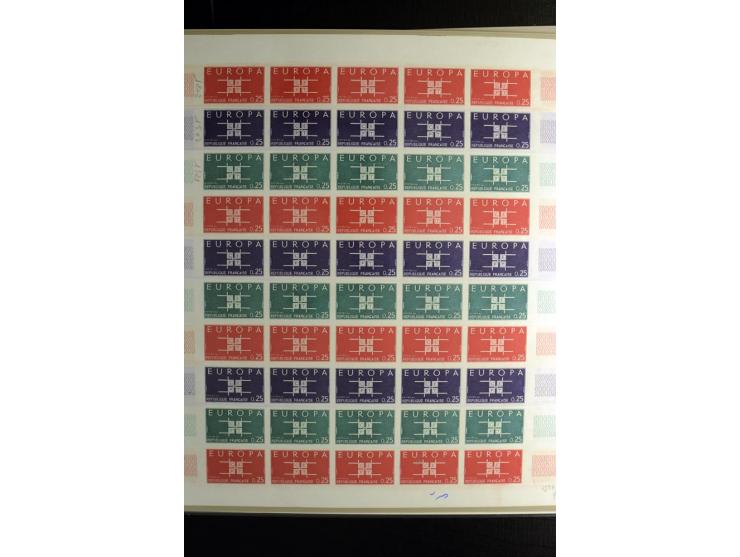 1957/82, postfrische Partie ungezähnter Farb-Probedrucke, fast ausschließlich im kompletten Bogen mit ein- und mehrfarbigen S
