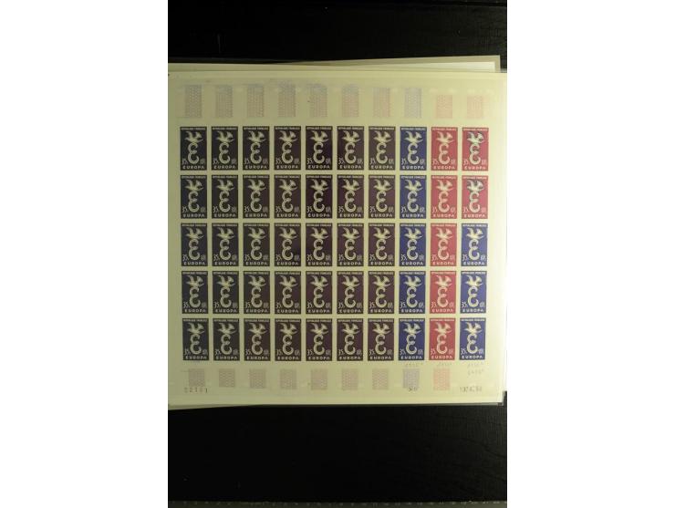 1957/82, postfrische Partie ungezähnter Farb-Probedrucke, fast ausschließlich im kompletten Bogen mit ein- und mehrfarbigen S