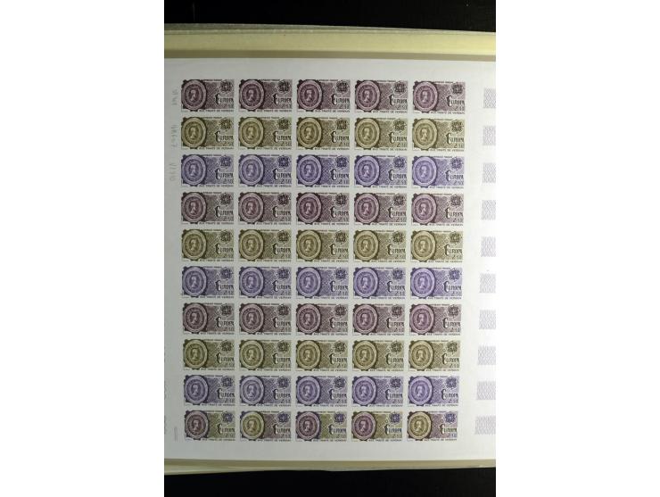 1957/82, postfrische Partie ungezähnter Farb-Probedrucke, fast ausschließlich im kompletten Bogen mit ein- und mehrfarbigen S