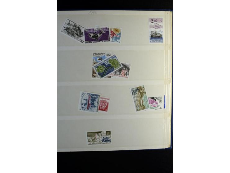 1948/2005, postfrische Sammlung mit u.a. Mi.-Nr. 1-45, Markenheftchen und vielen ungezähnten Marken