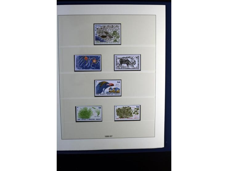 1948/2005, postfrische Sammlung mit u.a. Mi.-Nr. 1-45, Markenheftchen und vielen ungezähnten Marken