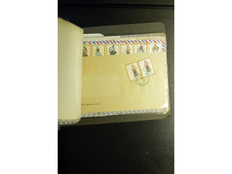 1878/2006, umfangreiche Sammlung Briefe und Karten in 12 Ordnern, dabei einige Frankaturen der 1. Olypia-Ausgabe (u.a. Paar N