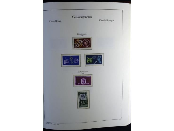 1936/2001, postfrische Sammlung in den Hauptnummern kpl. bis überkpl., zusätzlich verschiedene WZ-Lagen, Naphthadag und Phosp