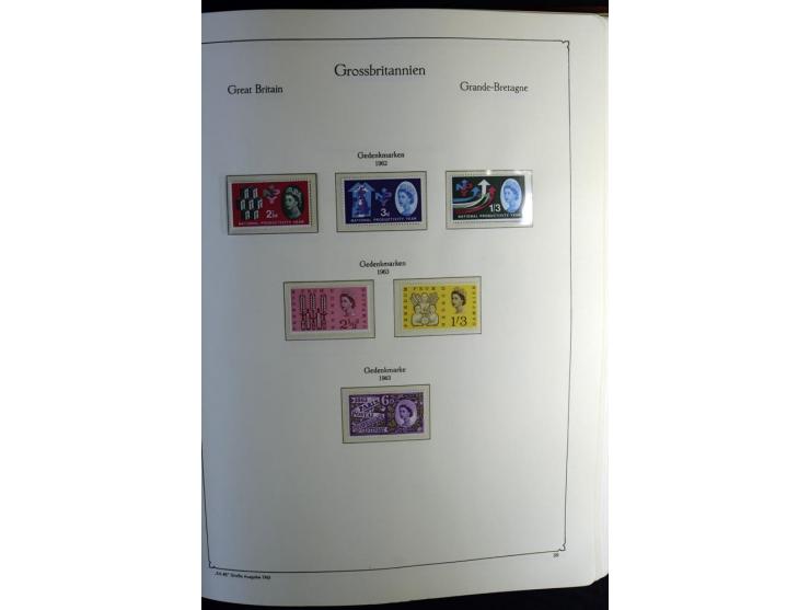 1936/2001, postfrische Sammlung in den Hauptnummern kpl. bis überkpl., zusätzlich verschiedene WZ-Lagen, Naphthadag und Phosp