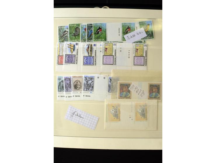 1962/2011, vierbändige postfrische Sammlung, dabei Einheiten, verschiedene Wasserzeichen, Kleinbogen, Zusammendrucke und Zwis