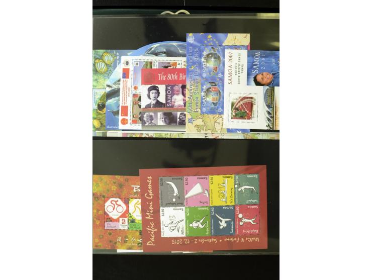 1962/2011, vierbändige postfrische Sammlung, dabei Einheiten, verschiedene Wasserzeichen, Kleinbogen, Zusammendrucke und Zwis