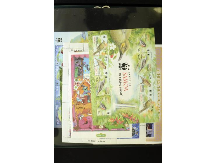 1962/2011, vierbändige postfrische Sammlung, dabei Einheiten, verschiedene Wasserzeichen, Kleinbogen, Zusammendrucke und Zwis