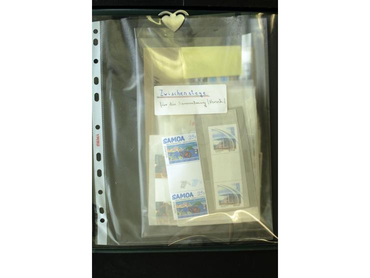 1962/2011, vierbändige postfrische Sammlung, dabei Einheiten, verschiedene Wasserzeichen, Kleinbogen, Zusammendrucke und Zwis