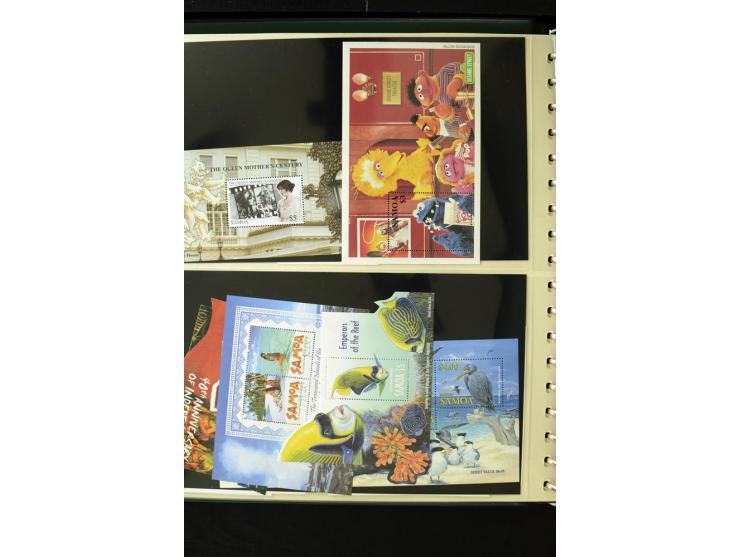 1962/2011, vierbändige postfrische Sammlung, dabei Einheiten, verschiedene Wasserzeichen, Kleinbogen, Zusammendrucke und Zwis